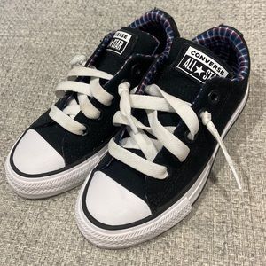 Boys/unisex converse sneakers sz 11 NWOB